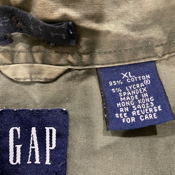 Stretchy xl in Olive drab. Gap quality short sleeve. - Picture 3 of 4